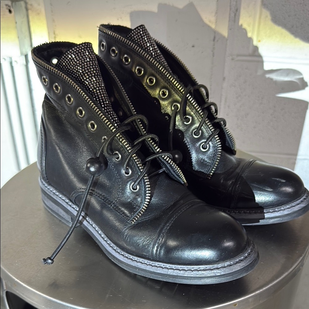 Black Combat Moto Boots with Cap Toe and Durable Sole